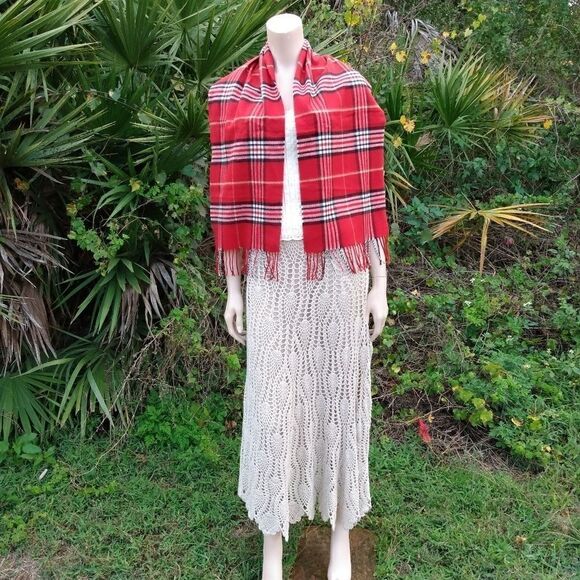 NWOT CROFT & BARROW Red, Black & White Plaid 100% Acrylic Scarf Wrap - Picture 10 of 10